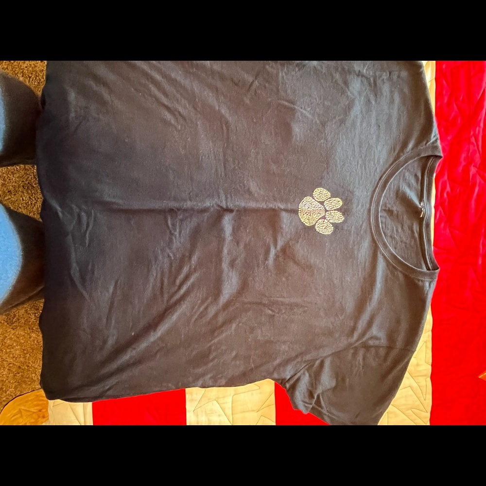 Tiger paw black tshirt with 22 in blue in the back
